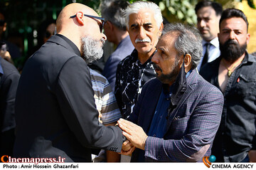 <a href='https://sayeb.ir/tag/%d9%85%d8%ac%db%8c%d8%af-%d9%82%d9%86%d8%a7%d8%af'></div>مجید قناد</a> در مراسم تشییع و خاکسپاری پیکر مرحوم <a href='https://sayeb.ir/tag/%d8%a7%d9%85%db%8c%d9%86-%d8%aa%d8%a7%d8%b1%d8%ae'>امین تارخ</a>