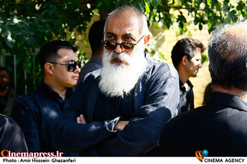 <a href='https://sayeb.ir/tag/%d8%b9%d9%84%db%8c%d8%b1%d8%b6%d8%a7-%d8%b4%d8%ac%d8%a7%d8%b9-%d9%86%d9%88%d8%b1%db%8c'></div>علیرضا شجاع نوری</a> در مراسم تشییع و خاکسپاری پیکر مرحوم <a href='https://sayeb.ir/tag/%d8%a7%d9%85%db%8c%d9%86-%d8%aa%d8%a7%d8%b1%d8%ae'>امین تارخ</a>