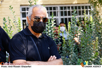 <a href='https://sayeb.ir/tag/%d8%a7%d8%b5%d8%ba%d8%b1-%d9%87%d9%85%d8%aa'></div>اصغر همت</a> در مراسم تشییع و خاکسپاری پیکر مرحوم <a href='https://sayeb.ir/tag/%d8%a7%d9%85%db%8c%d9%86-%d8%aa%d8%a7%d8%b1%d8%ae'>امین تارخ</a>