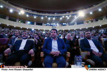 مهدی آذرپندار، محمد خزاعی و محمدمهدی اسماعیلی در اختتامیه سی و نهمین جشنواره بینالمللی فیلم کوتاه تهران
