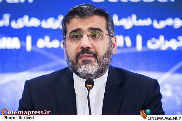 با قرآن کریم میتوانیم ذائقه جامعه را عوض کنیم/ شب گذشته پیشنهادی در مورد ساخت فیلم قرآنی مطرح شد بنده نیز گفتم بسازید! محمدمهدی اسماعیلی