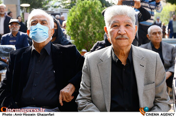 محمود قنبری و ابوالحسن تهامی‌نژاد در مراسم تشییع پیکر مرحوم جلال مقامی