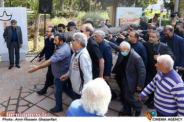 مراسم تشییع پیکر مرحوم <a href='https://sayeb.ir/tag/%d8%ac%d9%84%d8%a7%d9%84-%d9%85%d9%82%d8%a7%d9%85%db%8c'></div>جلال مقامی</a>