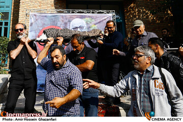 مراسم تشییع پیکر مرحوم <a href='https://sayeb.ir/tag/%d8%ac%d9%84%d8%a7%d9%84-%d9%85%d9%82%d8%a7%d9%85%db%8c'></div>جلال مقامی</a>