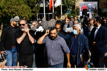 مراسم تشییع پیکر مرحوم <a href='https://sayeb.ir/tag/%d8%ac%d9%84%d8%a7%d9%84-%d9%85%d9%82%d8%a7%d9%85%db%8c'></div>جلال مقامی</a>