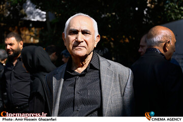 ناصر ممدوح در مراسم تشییع پیکر مرحوم <a href='https://sayeb.ir/tag/%d8%ac%d9%84%d8%a7%d9%84-%d9%85%d9%82%d8%a7%d9%85%db%8c'></div>جلال مقامی</a>