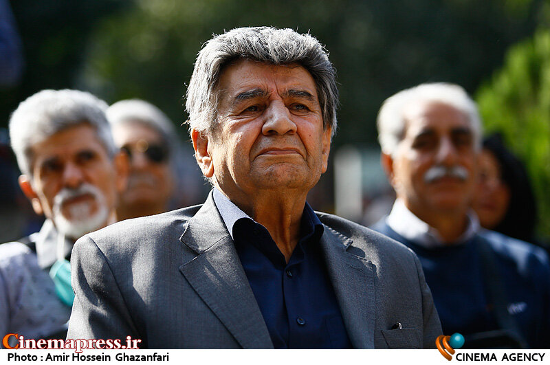 والی زاده: مدیران سازمان سینمایی و وزارت ارشاد باید کمی به فکر گرفتاری و درماندگی پیشکسوتان باشند منوچهر والی زاده در مراسم تشییع پیکر مرحوم جلال مقامی
