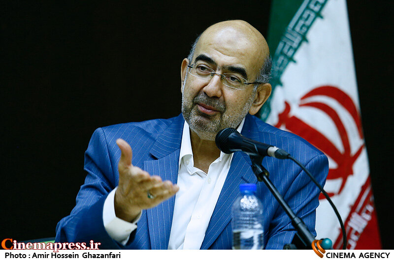 «رسانه ملی» «مخاطبان» خود را از دست داده است/ «نهادهای نظارتی» یا «ساکت» هستند یا صرفاً نقش «تماشاگر» را ایفا میکنند! پرویز فارسیجانی در دومین نشست تبیین هنر انقلاب اسلامی
