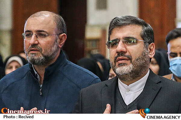 در «نمایشگاه سی و پنجم کتاب تهران» مجمع ناشران فعالیتهای جدیدی داشت/ امسال مقداری جای ما کوچکتر شده اما مجموعا مردم راضیتر بودند! محمد مهدی اسماعیلی؛ میثم نیلی