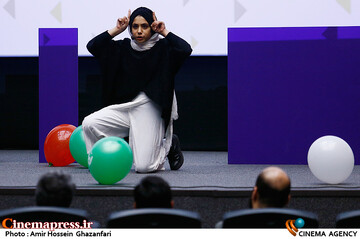 اجرای اسرا جلیلیان در مراسم افتتاح پردیس سینمایی مهر شاهد