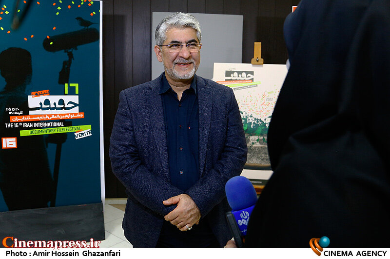 استانداردی که «مرکز گسترش» در حوزه تولید «فیلم مستند» و «انیمیشن» به آن رسیده یگانه است! محمد حمیدیمقدم در مراسم رونمایی از پوستر شانزدهمین جشنواره سینماحقیقت