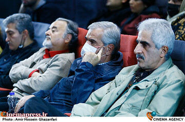 نشست نقد و بررسی فیلم سینمایی بی آبان