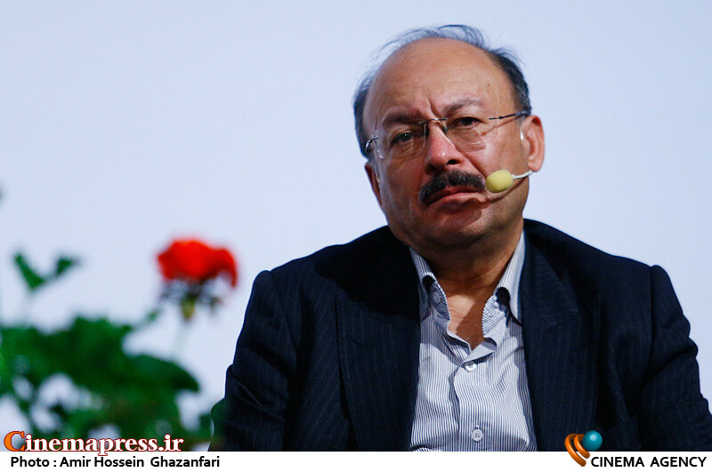 «غربپرستی» بهگونهای جلوه یافته که «خیانت به کشور»، «وطنفروشی» و «بیوطنی» را برای بسیاری از افراد قابلقبول یا حتی «زیبا» جلوه داده است «غربپرستی» بهگونهای جلوه یافته که «خیانت به کشور»، «وطنفروشی» و «بیوطنی» را برای بسیاری از افراد قابلقبول یا حتی «زیبا» جلوه داده است