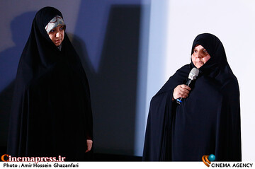 زینب نادعلی مادر شهید محمدحسین محمدخانی در مراسم اکران فیلم مستند قرار روز شانزدهم