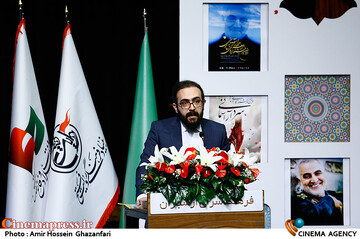 محمد کاظم تبار در مراسم اختتامیه چهارمین جشنواره تئاتر سردار آسمانی
