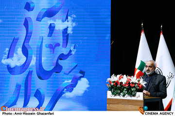 حسین قنادیان در مراسم اختتامیه چهارمین جشنواره تئاتر سردار آسمانی