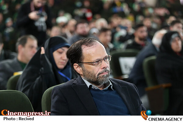 برای سیاست گذاری فضای برودبند باید فکر کرد تا تعامل بین پلتفرمهای انتشار و سیاستگذار درست شکل بگیرد سلیم غفوری در مراسم اختتامیه سیزدهمین جشنواره مردمی فیلم عمار