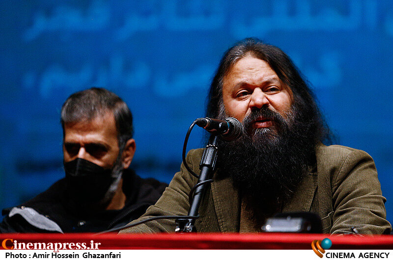 جوانان گول آموزشکدههایی را که در تهران و شهرستانها بسیار هستند و به اسم تئاتر فعالیت میکنند نخورند و پول خانوادههای خود را هدر ندهند کوروش زارعی در نشست خبری چهل و یکمین جشنواره بینالمللی تئاتر فجر