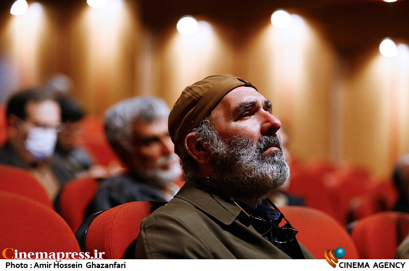 رضا برجی در سوگ مادر نشست رضا برجی در مراسم رونمایی از کتابهای منشور سینما و ماهیتشناسی نخستین فتنه در قرن جدید