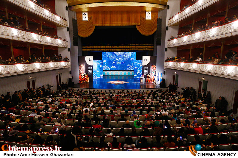 تولیدات نمایشی کانون در سالن‌های شهر تهران روی صحنه می‌رود
