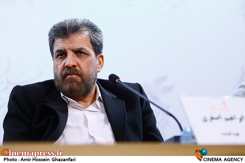 «سینمادار» فقط به «پول» و «گیشه» فکر میکند/ اینکه «مسئولیت اکران» و یا رسالت آن به «سینماها» واگذار شده «مهمترین مشکل سینمای ایران» است ابراهیم اصغری در نشست خبری فیلم سینمایی شماره ۱۰