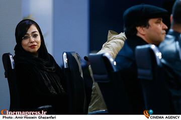رویا اکبرزاده در نشست خبری فیلم سینمایی در آغوش درخت