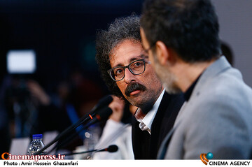 بابک خواجه پاشا در نشست خبری فیلم سینمایی در آغوش درخت