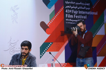 حسن ایزدی در نشست خبری فیلم سینمایی گل‌های باوارده