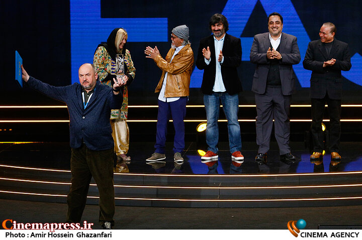 فیلم سخیف «سینمامتروپل» سیمرغ بلورین بهترین فیلم و بهترین کارگردانی را از آن خود کرد!