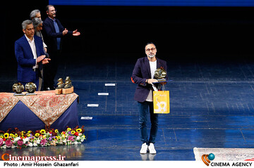 محسن شریفیان در مراسم اختتامیه سی و هشتمین جشنواره موسیقی فجر