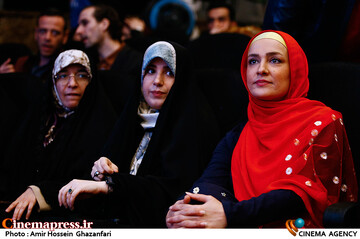 آزاده آل‌ایوب در اختتامیه سیزدهمین جشنواره بین‌المللی فیلم ۱۰۰