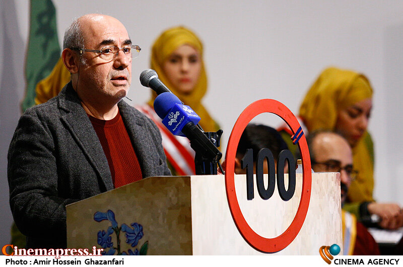 تبریزی: قسمت چهارم از فصل دوم را که دیدم آه از نهادم بلند شد! کمال تبریزی در اختتامیه سیزدهمین جشنواره بینالمللی فیلم ۱۰۰