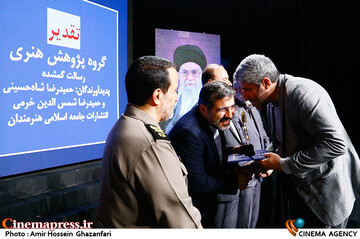 محمدرضا شاه حسینی در مراسم اختتامیه بیستمین جایزه ملی کتاب سال دفاع مقدس