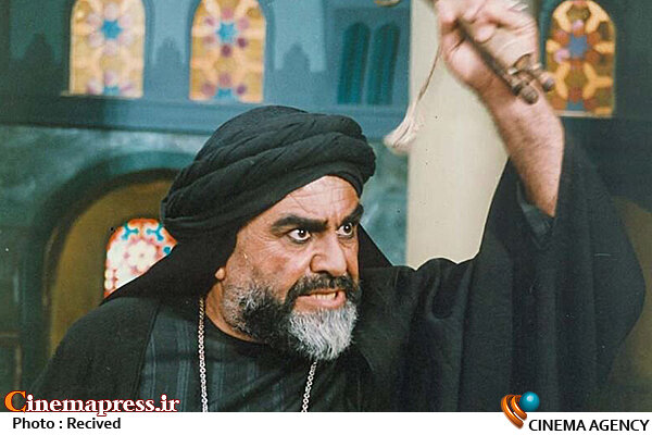 بازیگر چیره دست و استاد فن بیانی که فیلمها و سریالهای بسیاری را جان بخشید مهدی فتحی