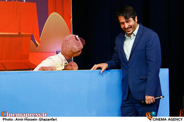 محمدصادق باطنی و جناب خان در اختتامیه اولین دوره جشنواره نمایش عروسکی تلویزیونی