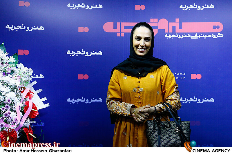 اگر هر کسی بتواند الگوی خوبی مانند پدر مادر داشته باشند میتوانند همیشه در مقابل سختیها سربلند باشند سوگل طهماسبی در مراسم اکران فیلم سینمایی قطع فوری