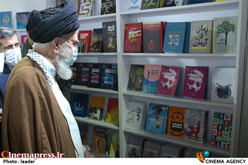 بازدید رهبر انقلاب اسلامی از نمایشگاه کتاب تهران