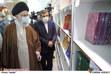 بازدید رهبر انقلاب اسلامی از نمایشگاه کتاب تهران