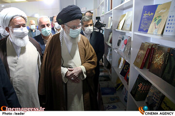 بازدید رهبر انقلاب اسلامی از نمایشگاه کتاب تهران