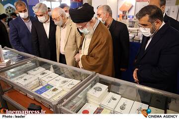 بازدید رهبر انقلاب اسلامی از نمایشگاه کتاب تهران