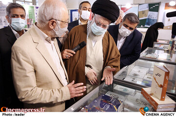 بازدید رهبر انقلاب اسلامی از نمایشگاه کتاب تهران