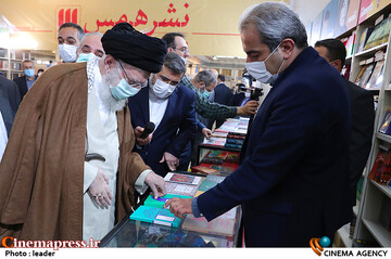 بازدید رهبر انقلاب اسلامی از نمایشگاه کتاب تهران