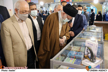 بازدید رهبر انقلاب اسلامی از نمایشگاه کتاب تهران