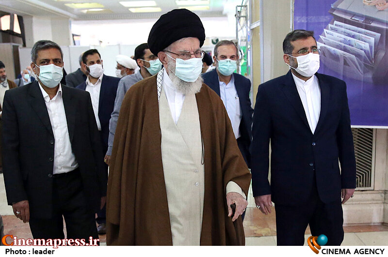 اسماعیلی: بیشک دستورها، نکات دقیق و موشکافانه معظمله در حوزه نشر مکتوب، چراغ راه ما خواهد بود بازدید رهبر انقلاب اسلامی از نمایشگاه کتاب تهران