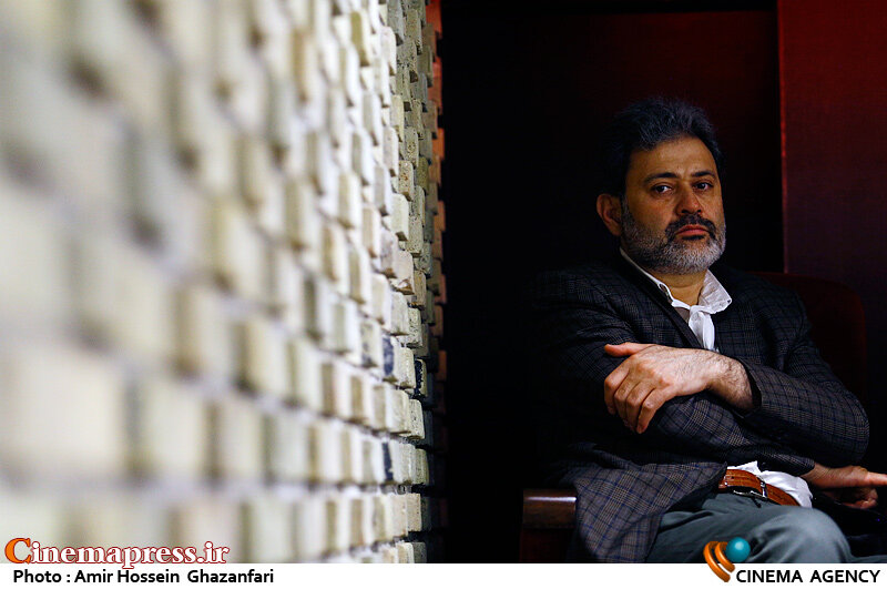 محمدرضا ورزی در نخستین گردهمایی سینماگران انقلاب و دفاع مقدس