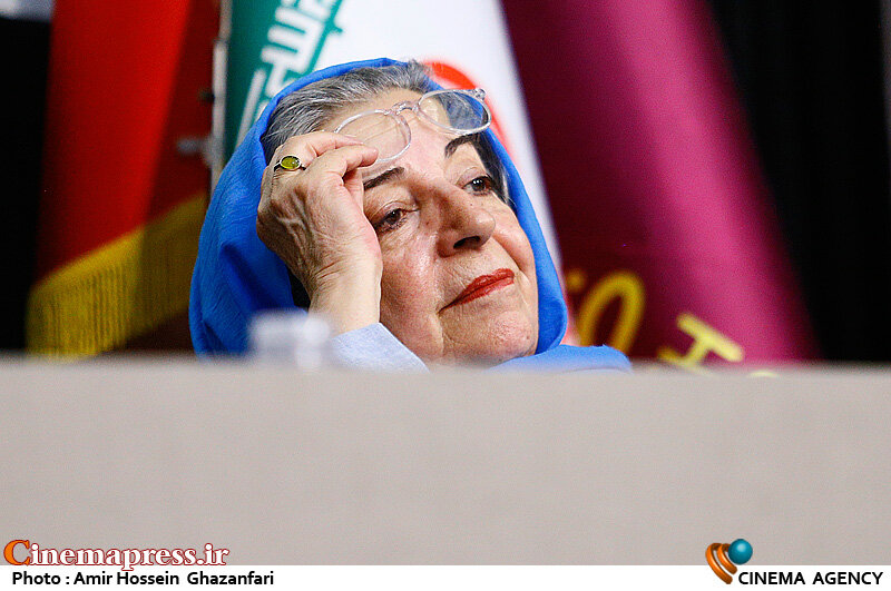 «فیلمنامه نویسی» در کشور ما در حال درجا زدن است/ عنصر «فیلمنامه نویس» را از دست دادهایم/ «مدیران فرهنگی» زیرساخت های لازم برای «اقتباس » را فراهم کنند مرضیه برومند در نشست خبری مدیر عامل و رئیس هیات مدیره خانه سینما