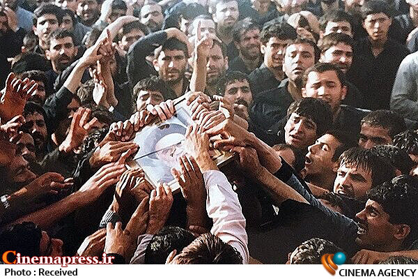 معروف‌ترین عکسی که از مراسم ارتحال امام خمینی (ره) گرفتم عکس «قاب شکسته» است
