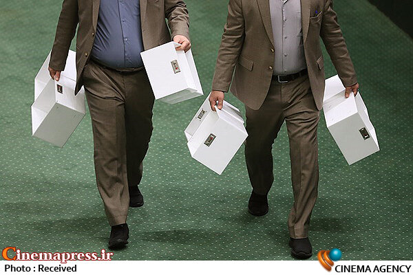 از فقدان آثار هنری در «جهاد تبیین» تا خطر ایجاد «دوربرگردان» برای جامعه «سلبریتی»