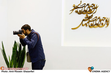 عکاس خبری در نشست خبری ششمین جشنواره بینالمللی افشای حقوق بشر آمریکایی
