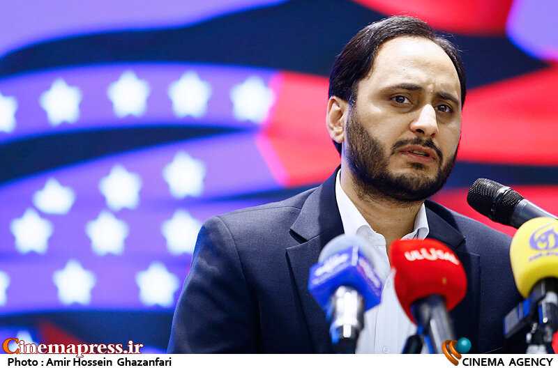 بهادری جهرمی: این جشنواره بزرگداشت هفته افشای حقوق بشر آمریکایی است علی بهادری جهرمی در نشست خبری ششمین جشنواره بینالمللی افشای حقوق بشر آمریکایی